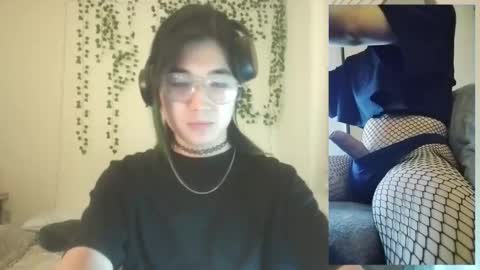 deciduousdoll online show from December 1, 7:11 am