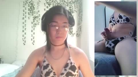 deciduousdoll online show from December 3, 8:57 pm