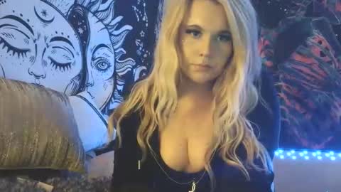 Snapshot of devyn_winter chatting on September 17, 8:47 pm devyn winter online show from September 17, 8:47 pm