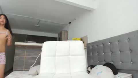 thumb up me please its important online show from October 19, 10:07 am