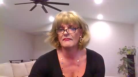 dianeheels online show from October 30, 1:21 pm