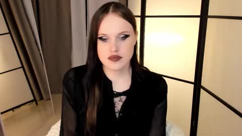 Effie Mur online show from February 3, 3:50 pm