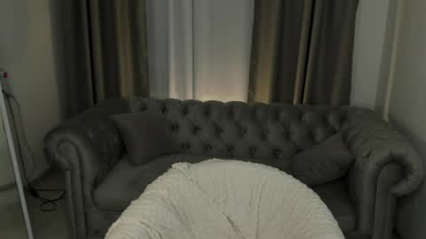Effie Mur online show from May 19, 1:56 am