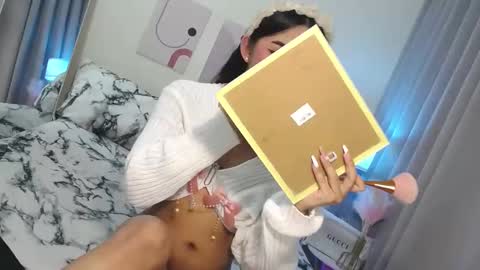 Snapshot of eilleh_loure chatting on February 6, 7:45 am Eilleh online show from February 6, 7:45 am