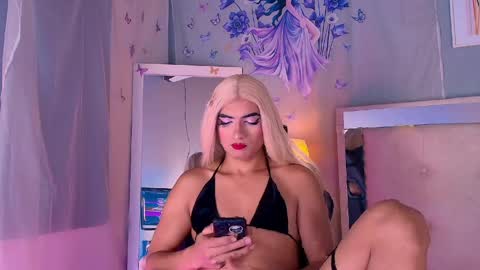 emily_castillo1_ online show from May 7, 6:09 am