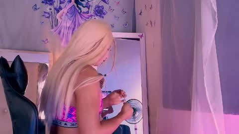 emily_castillo1_ online show from May 20, 4:51 am