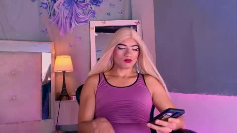 emily_castillo1_ online show from May 22, 6:53 am
