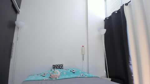 emmaclark_1 online show from May 21, 7:43 pm