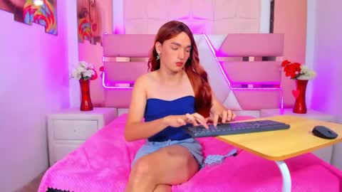 Emma Hilton online show from April 29, 10:05 pm