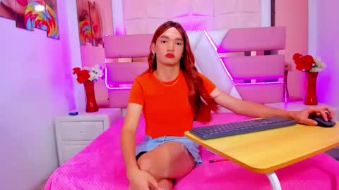 Emma Hilton online show from May 6, 10:49 pm