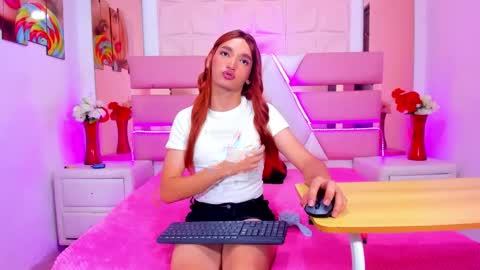 Emma Hilton online show from May 13, 8:07 pm