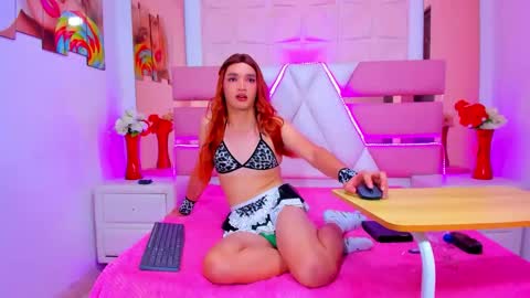 Emma Hilton online show from May 22, 3:41 pm