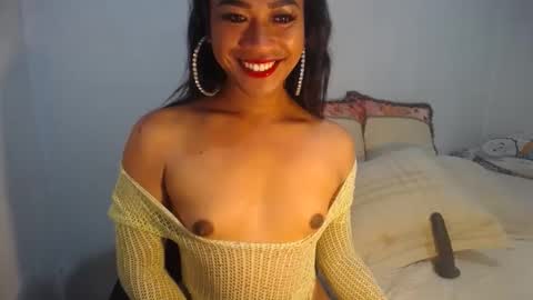 erika_madrigal online show from December 27, 12:29 am