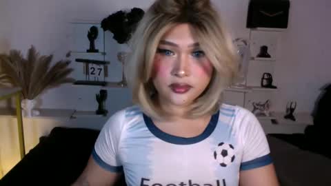 Queen Eva Mazikeen online show from April 27, 9:35 pm
