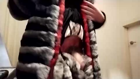 evesimmons online show from October 24, 2:00 pm