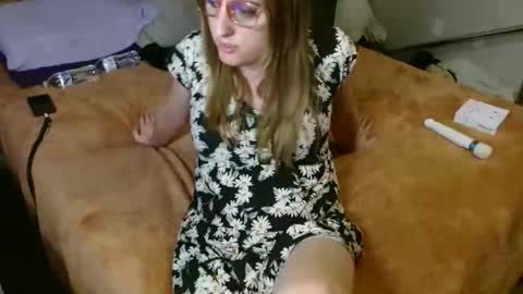 exyevatell online show from May 8, 4:09 am