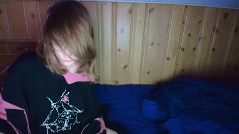femboyflowers online show from June 1, 4:03 am