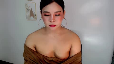Jasmine online show from April 24, 11:30 pm