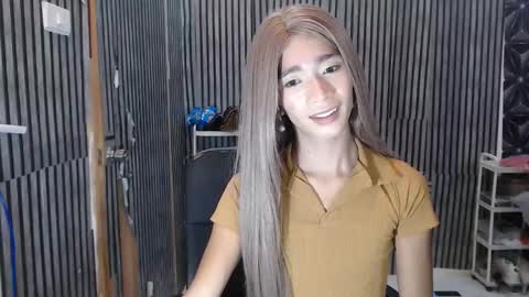 fiona908995 online show from May 15, 7:00 pm