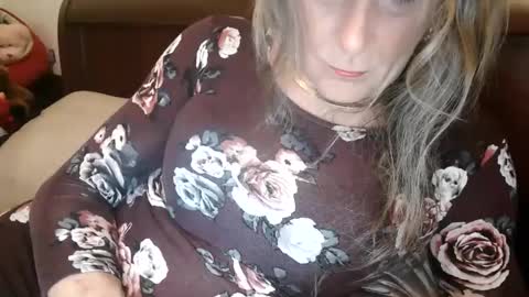 Jessie Love online show from November 15, 11:08 am