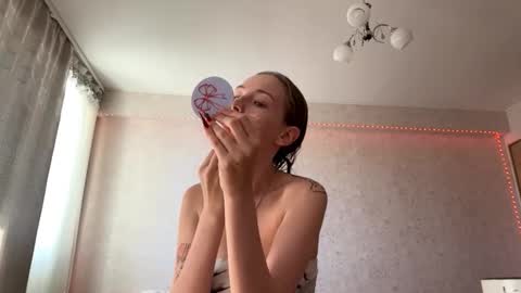 Snapshot of geneviveseay chatting on September 25, 9:27 am Emmi online show from September 25, 9:27 am