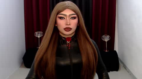 Snapshot of giaxxx01 chatting on February 17, 5:25 am Gia X online show from February 17, 5:25 am