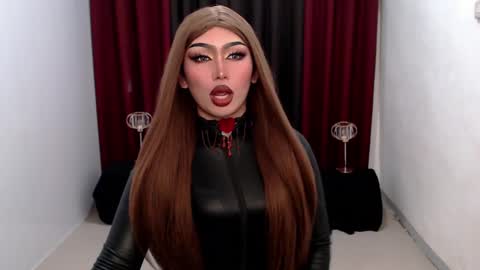 Snapshot of giaxxx01 chatting on February 18, 5:09 am Gia X online show from February 18, 5:09 am