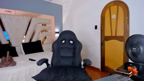 gio_gray online show from May 26, 4:20 am