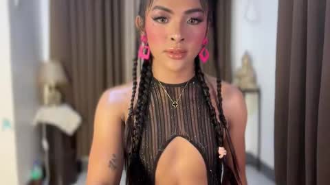 queen ronna online show from February 17, 8:11 am