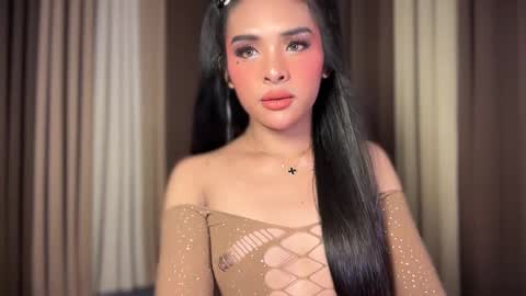 queen ronna online show from May 12, 8:01 am