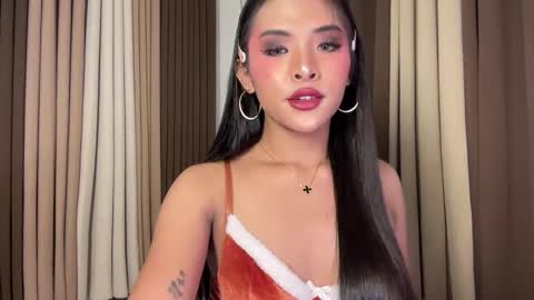 queen ronna online show from May 13, 8:12 am