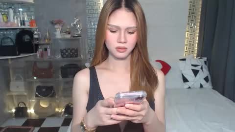 GirlfriendMaxene online show from December 19, 8:02 am