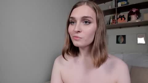 Mia online show from November 25, 8:05 am