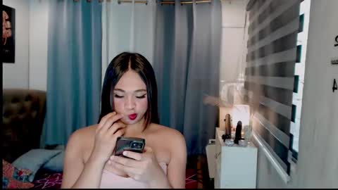 hoelymarie online show from April 28, 2:27 am