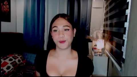 hoelymarie online show from May 2, 3:22 am