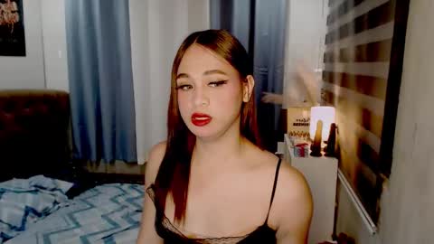 hoelymarie online show from May 12, 10:24 am