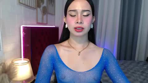 hoelymolly online show from April 29, 2:38 am