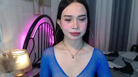 hoelymolly online show from May 21, 6:37 pm