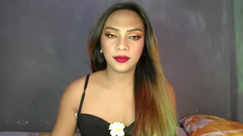 holliescarlet online show from December 10, 2:06 pm