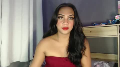 holliescarlet online show from February 5, 3:20 pm
