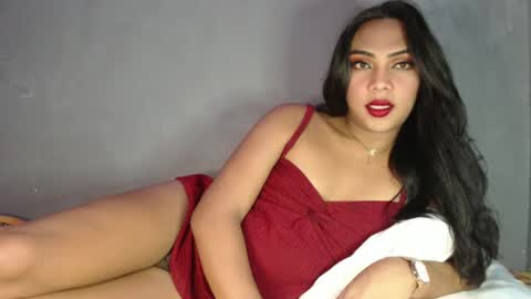 holliescarlet online show from February 14, 2:44 pm