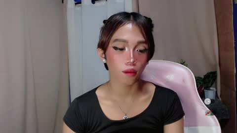 Khianna online show from May 3, 2:54 pm
