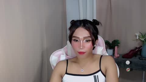 Khianna online show from May 12, 4:37 pm