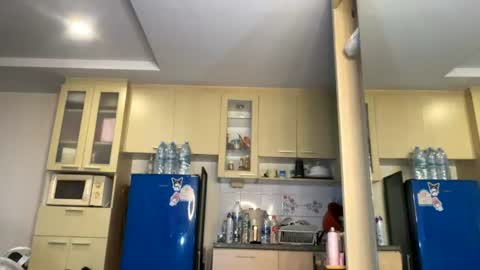 hot_nutty online show from August 2, 12:05 pm