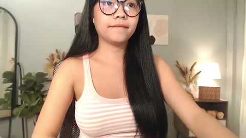 hotasian_gabby69 online show from May 3, 3:38 pm