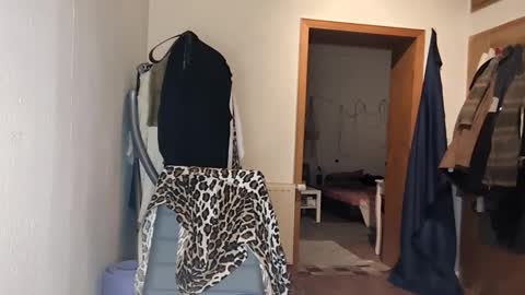 Betty Bellucci online show from October 31, 7:00 pm