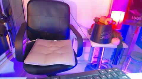 hotbritneyxx online show from February 23, 5:01 am