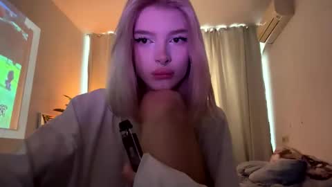 hotchubently online show from March 3, 7:39 am