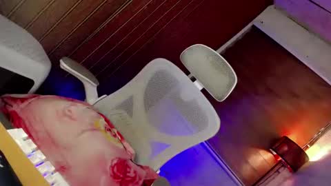 hotfucking_queen1111 online show from April 28, 6:29 am