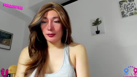 crishinahotty online show from December 15, 9:20 pm